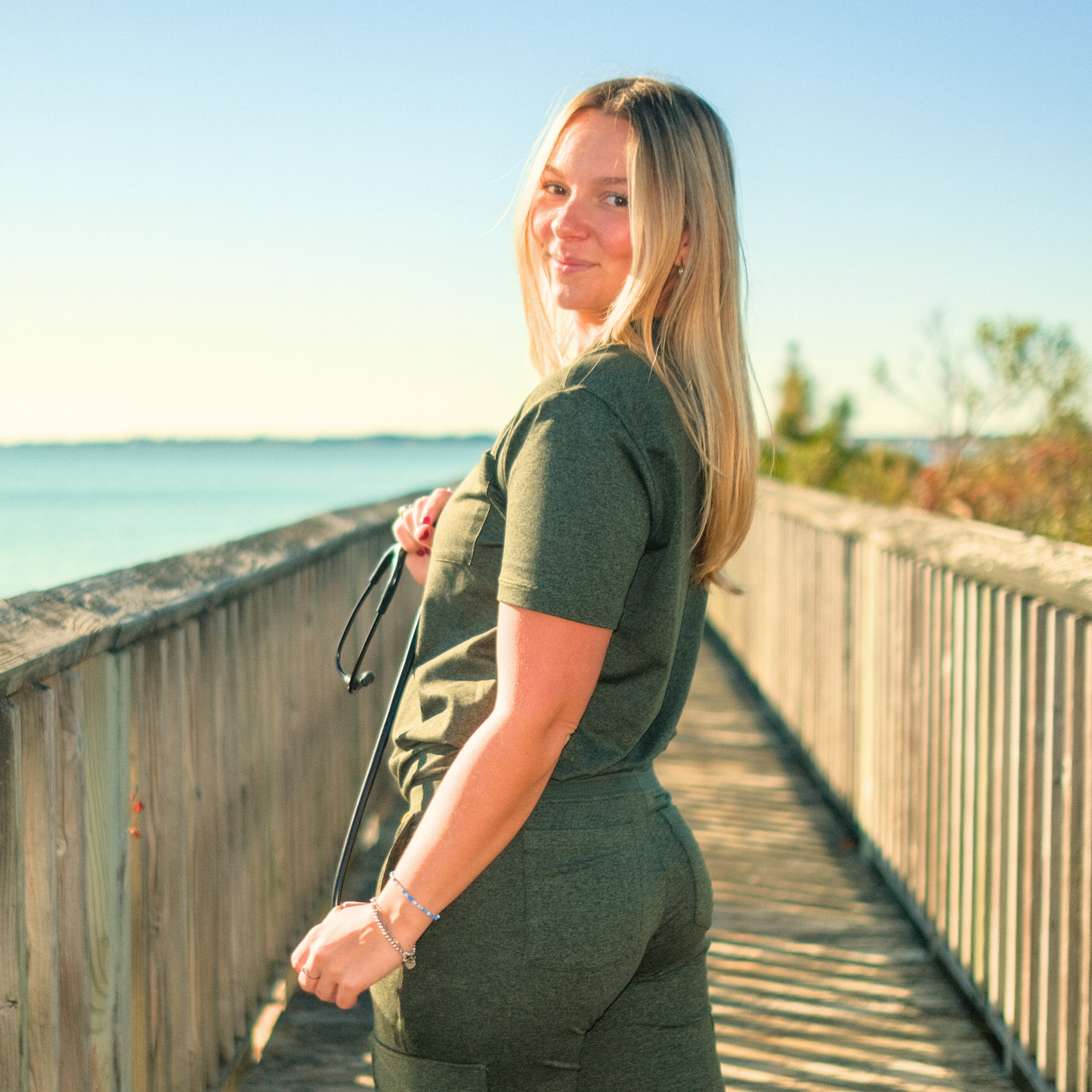 'Van' Soleya + Skye & Oliver Relaxed Fit V-Neck Top in Evergreen