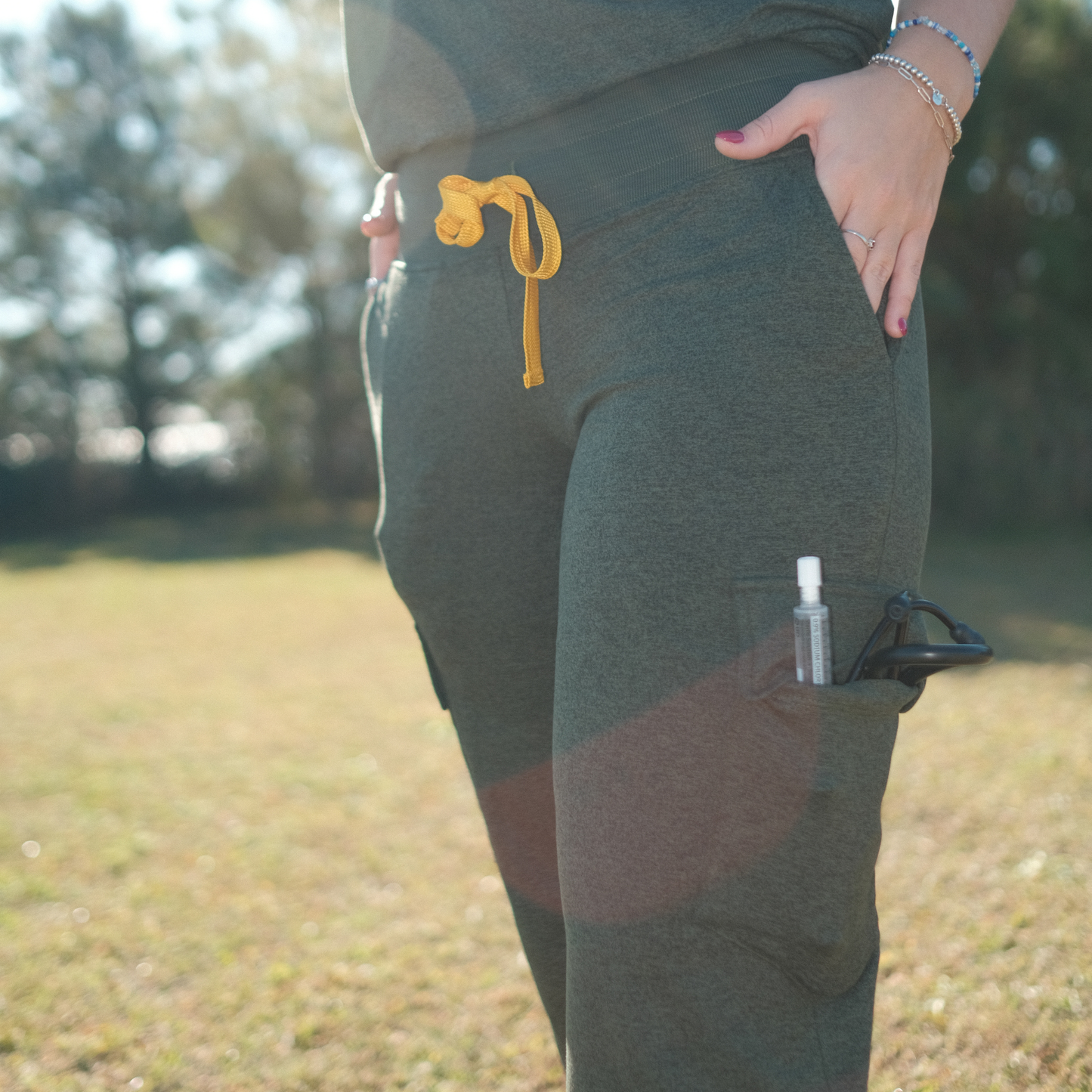 'Tianna' Soleya + Skye & Oliver Mid-Rise Cargo Straight Leg Pant in Evergreen