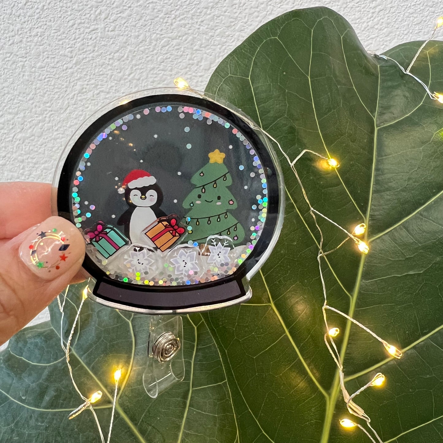 SEASONAL Shaker Badge Reel: Snow Globe