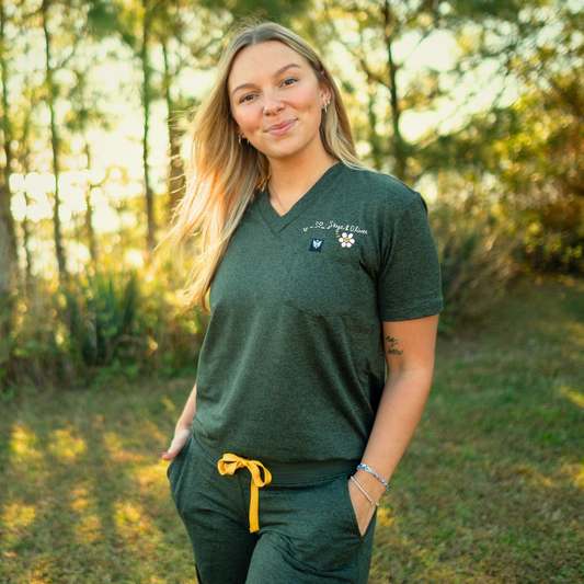 'Van' Soleya + Skye & Oliver Relaxed Fit V-Neck Top in Evergreen