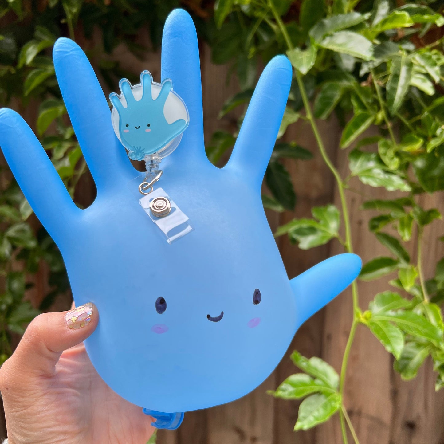 GLOVE BALLOON Badge Reel